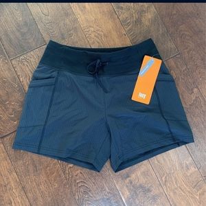 Lucy 5in Revolution Run short XS NWT